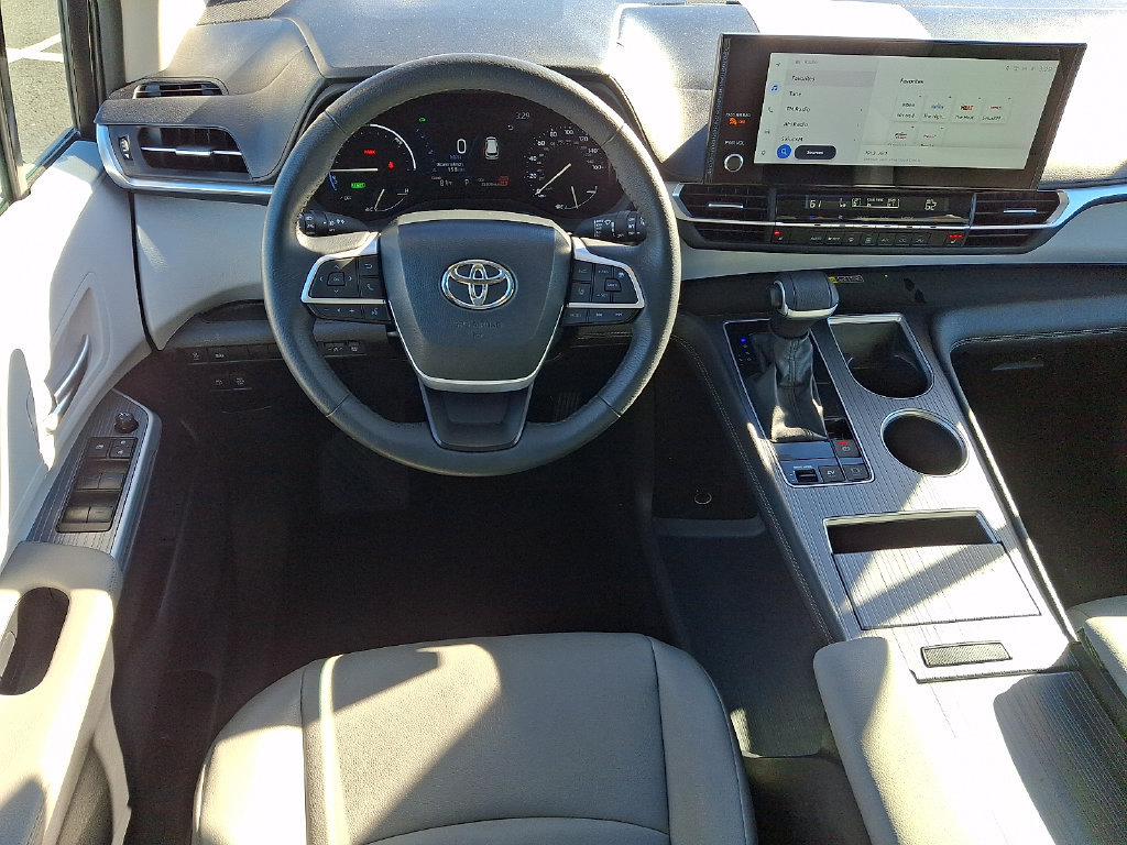 Certified 2026 Toyota Sienna XLE FWD image 18