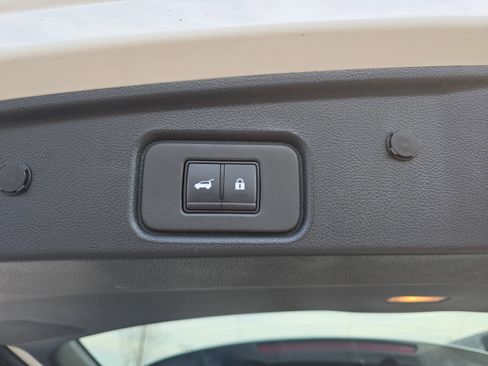 Used 2024 Nissan Pathfinder Platinum w/ Black Appearance Package image 15