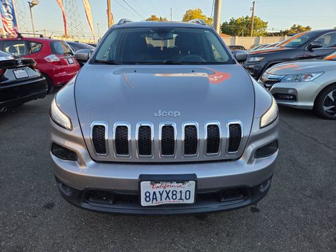 Used 2018 Jeep Cherokee Latitude FWD image 6