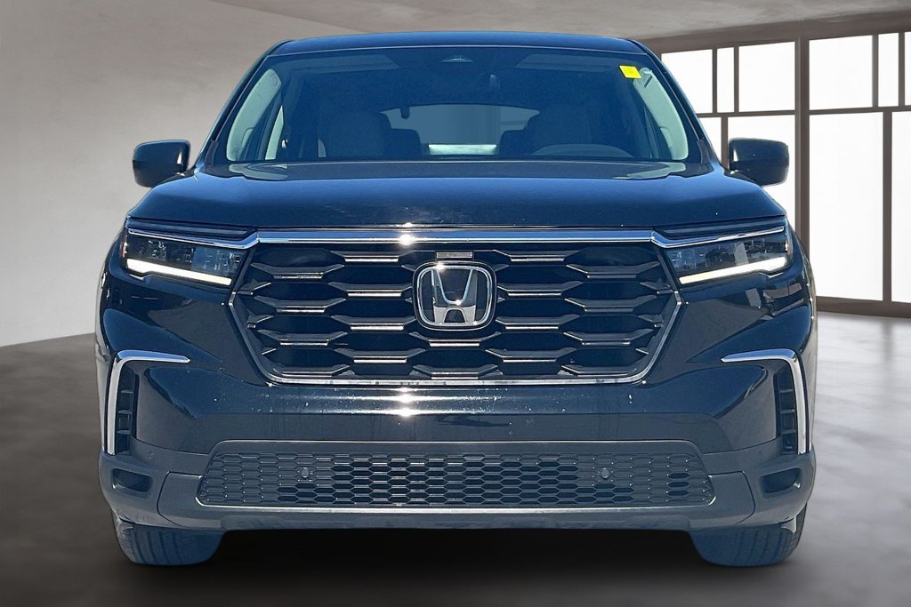 Used 2023 Honda Pilot LX image 2