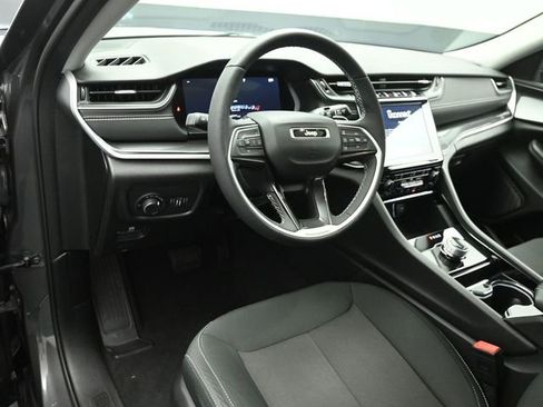 Used 2023 Jeep Grand Cherokee L Laredo w/ Luxury Tech Group I AWD/4WD image 9