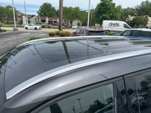 Used 2020 Toyota Highlander XLE AWD/4WD image 7