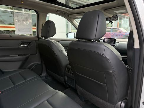 Used 2023 Nissan Rogue SV w/ SV Premium B Package image 30