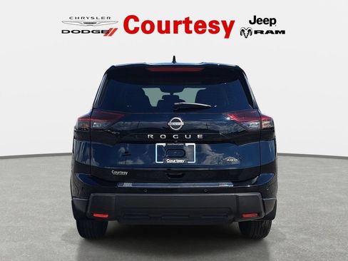 Used 2026 Nissan Rogue SV w/ Cold Weather Package AWD/4WD image 4