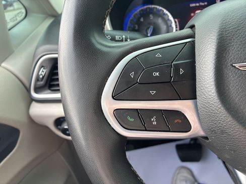 Used 2022 Chrysler Pacifica Touring-L image 26