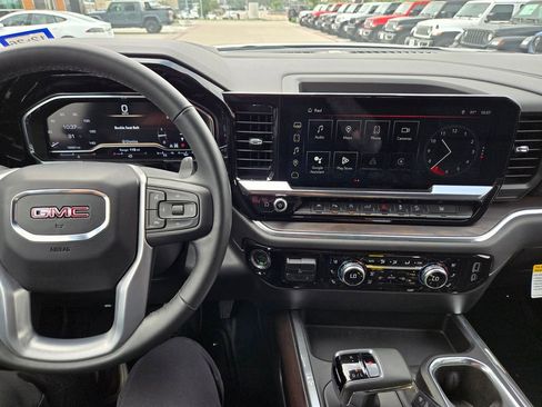 Used 2024 GMC Sierra 1500 SLT AWD/4WD image 10