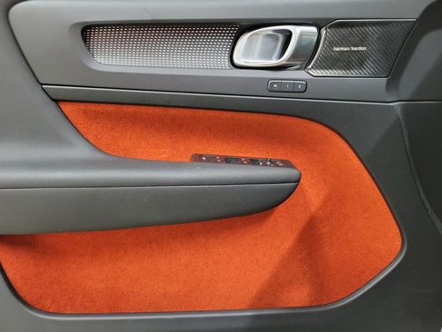 Used 2019 Volvo XC40 T5 R-Design image 21