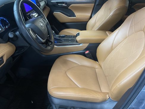 Used 2023 Toyota Highlander Platinum image 16