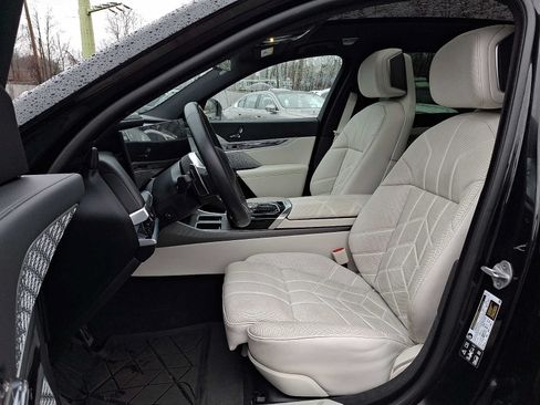 Certified 2024 BMW 760i xDrive w/ Executive Package AWD/4WD image 14