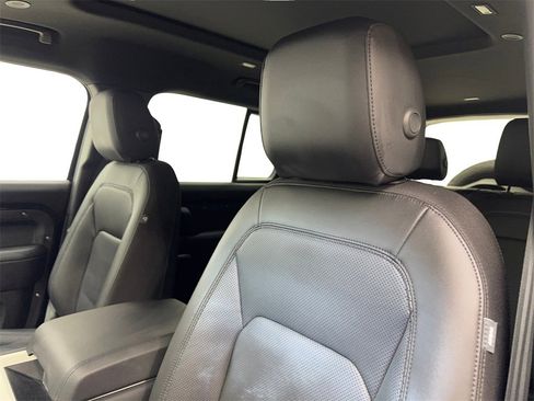 Used 2025 Land Rover Defender 110 S image 26