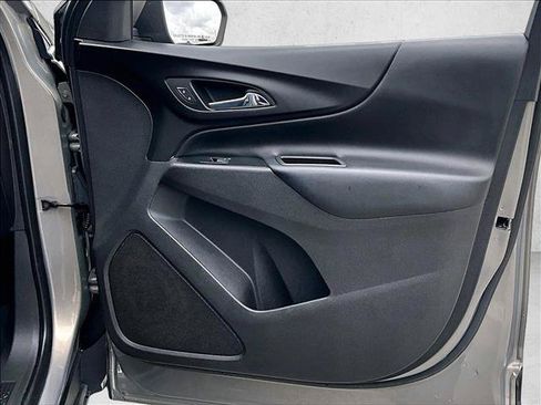 Used 2019 Chevrolet Equinox LT FWD image 19