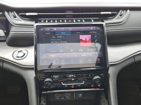 Used 2021 Jeep Grand Cherokee L Limited image 18