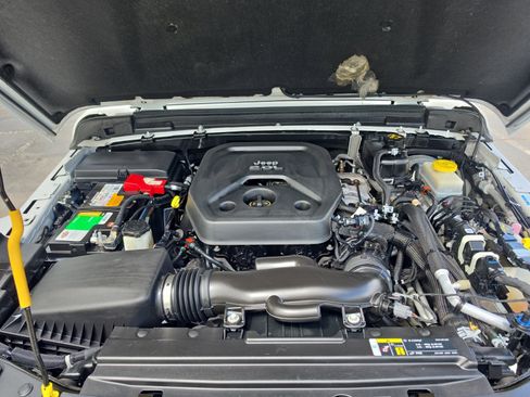 Used 2019 Jeep Wrangler Unlimited Sahara AWD/4WD image 34