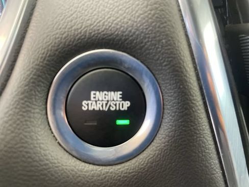Used 2023 Chevrolet Traverse LT FWD image 16