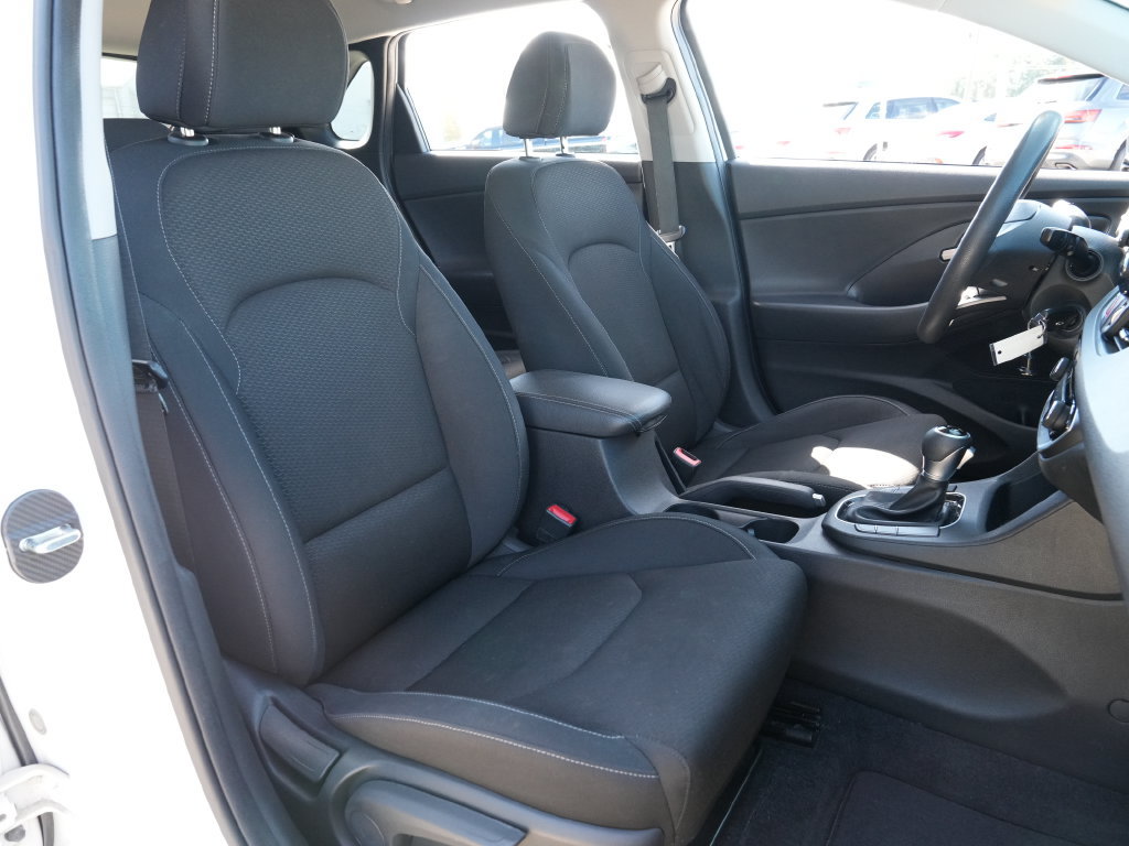 Used 2018 Hyundai Elantra GT FWD image 15