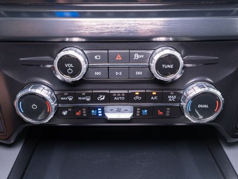 Used 2025 Ford F250 Lariat AWD/4WD image 24