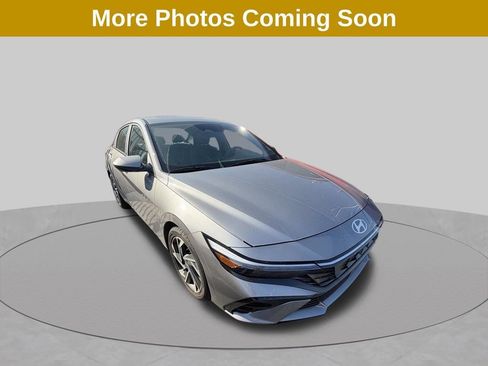 Used 2025 Hyundai Elantra SEL FWD image 2