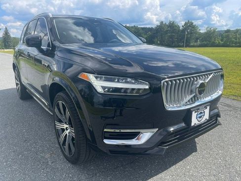 Used 2025 Volvo XC90 T8 Plus w/ Protection Package Premier AWD/4WD image 6