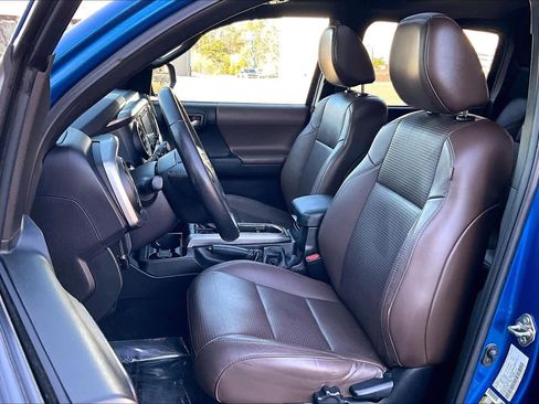 Used 2016 Toyota Tacoma Limited image 7