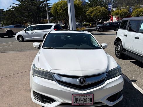 Used 2017 Acura ILX FWD image 2