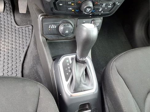 Used 2023 Jeep Renegade Latitude AWD/4WD image 26