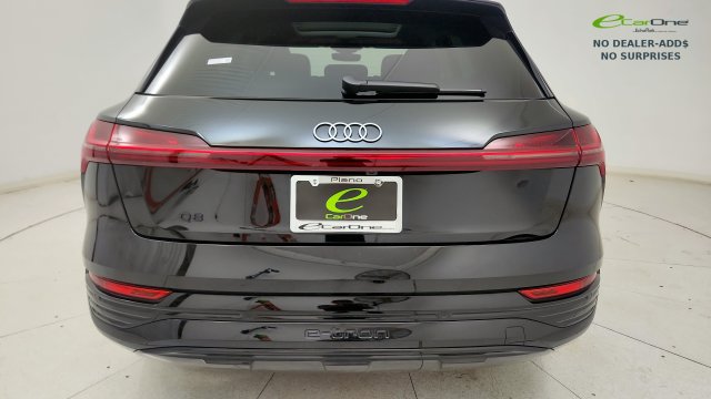 Used 2024 Audi Q8 e-tron Premium AWD/4WD image 29