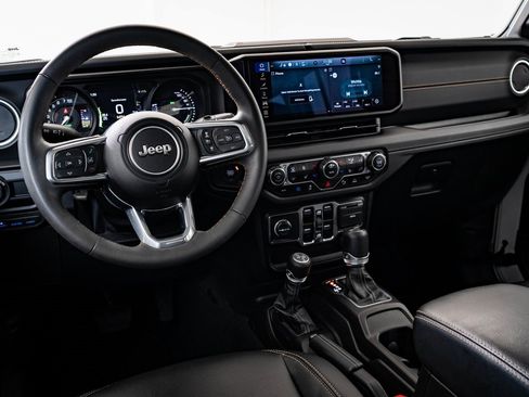 Used 2024 Jeep Wrangler Unlimited Sahara w/ Safety Group image 4