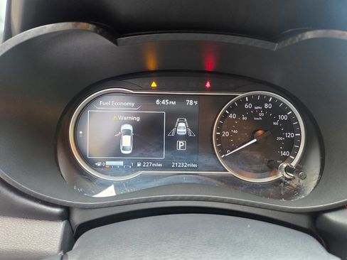Used 2024 Nissan Versa SR FWD image 9