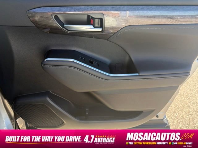 Used 2024 Toyota Highlander Platinum AWD/4WD image 9