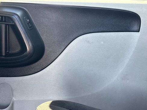 Used 2019 Dodge Grand Caravan SE w/ UConnect Hands-Free Group image 15