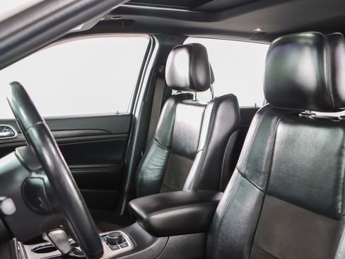 Used 2022 Jeep Grand Cherokee Laredo X image 24