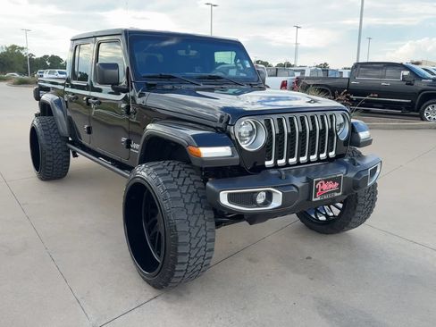 Used 2023 Jeep Gladiator Overland w/ Popular Equipment Package AWD/4WD image 2