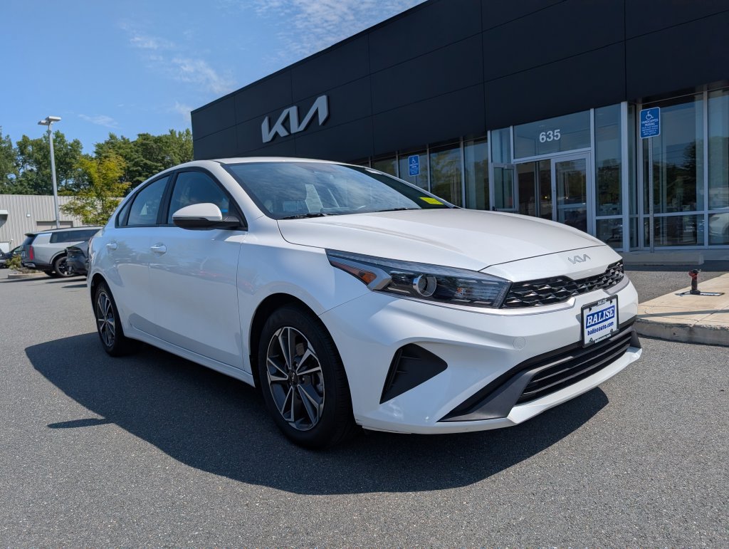 Used 2024 Kia Forte LXS w/ LXS Technology Package FWD image 1