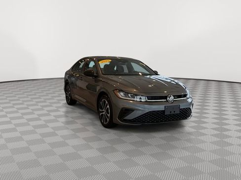 Used 2025 Volkswagen Jetta Sport image 2