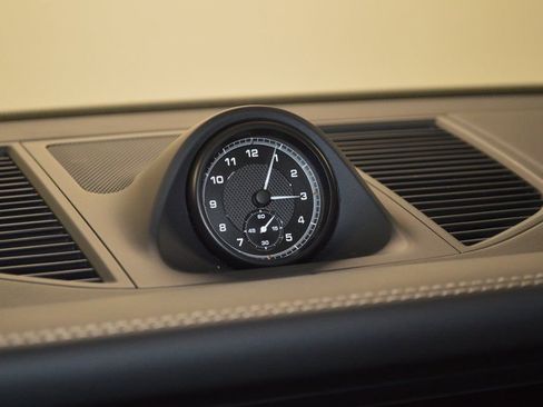 Certified 2025 Porsche Macan image 24