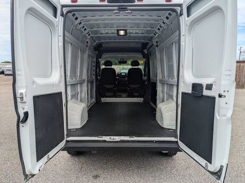 Used 2025 RAM ProMaster 2500 w/ Convenience Group FWD image 13
