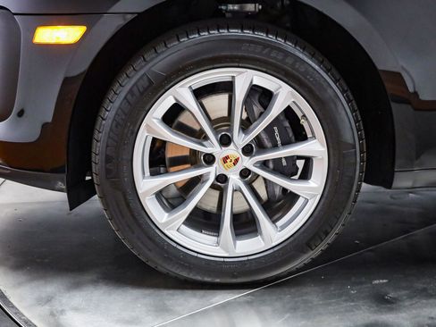 Certified 2026 Porsche Macan AWD/4WD image 10