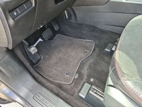 Used 2018 Ford Explorer XLT w/ Equipment Group 202A FWD image 22