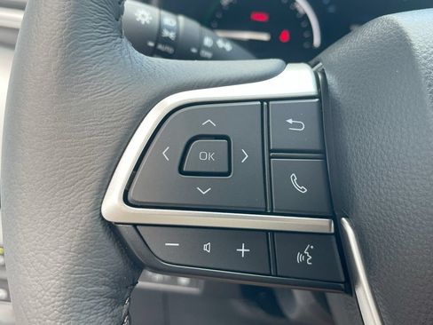 Used 2026 Toyota Sienna XLE FWD image 7