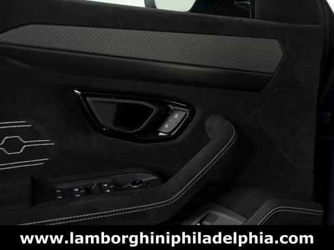 Used 2023 Lamborghini Urus Performante AWD/4WD image 13