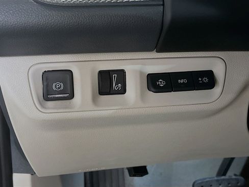 Used 2023 GMC Acadia Denali w/ Denali Ultimate Package image 10