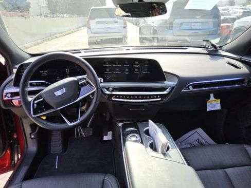 Used 2025 Cadillac Lyriq Sport AWD/4WD image 5