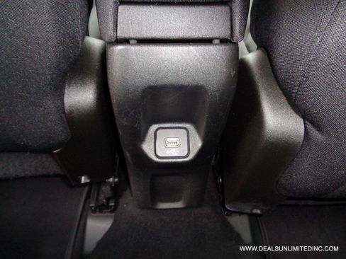 Used 2018 Jeep Renegade Latitude image 17