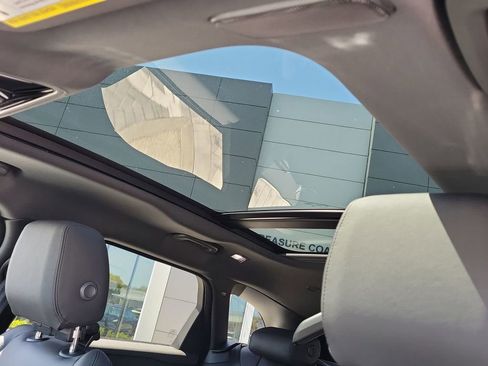 New 2026 Land Rover Range Rover Velar Dynamic SE image 28