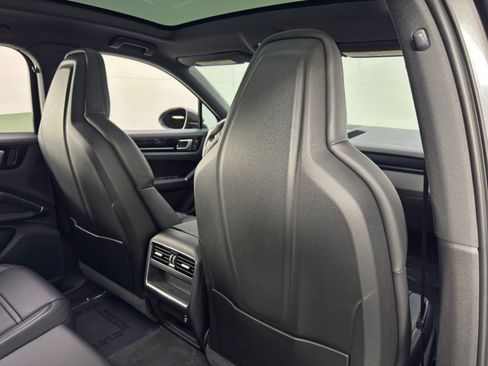Used 2023 Porsche Cayenne E-Hybrid image 39