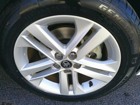 Used 2022 Toyota Corolla SE image 12