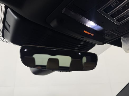 New 2026 Land Rover Discovery Limited Edition image 26