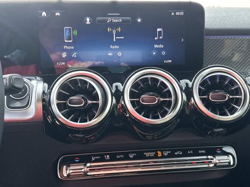 Used 2025 Mercedes-Benz GLB 250 GLB 250 image 25