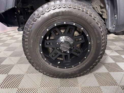 Used 2018 Toyota Tacoma TRD Off-Road AWD/4WD image 10