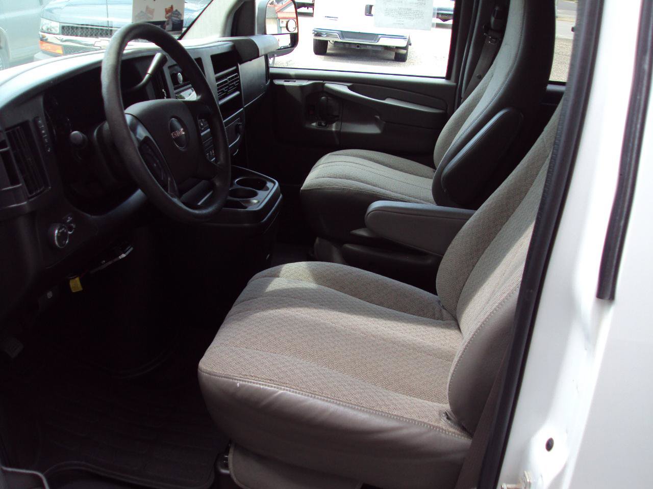 Used 2014 GMC Savana 1500 LT w/ LT Preferred Equipment Group AWD/4WD image 30